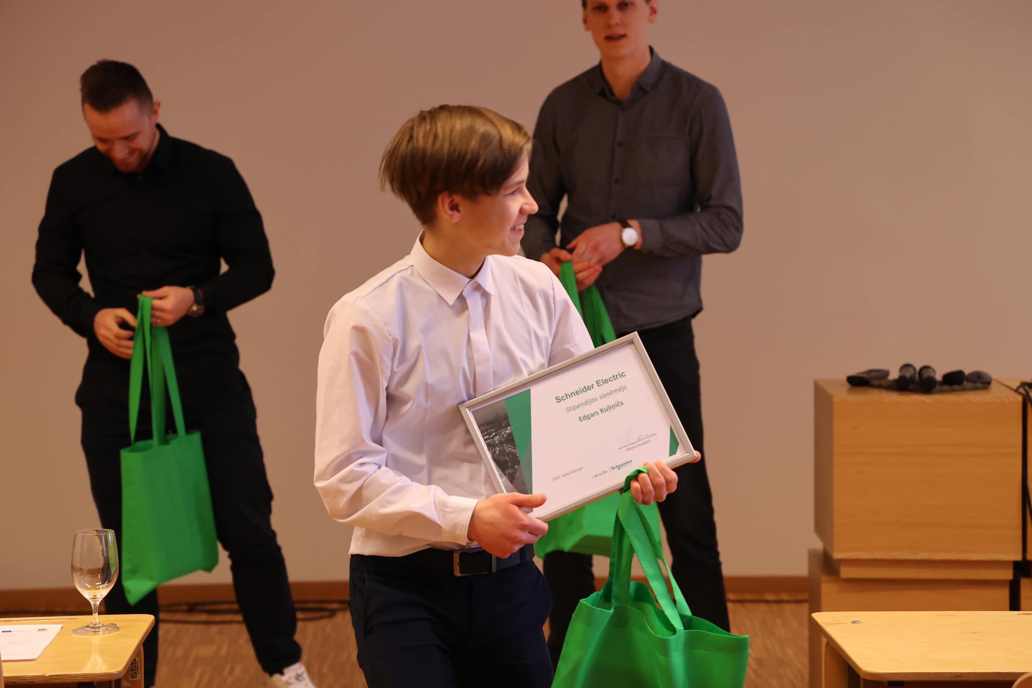 Schneider Electric stipendijas saņemšana